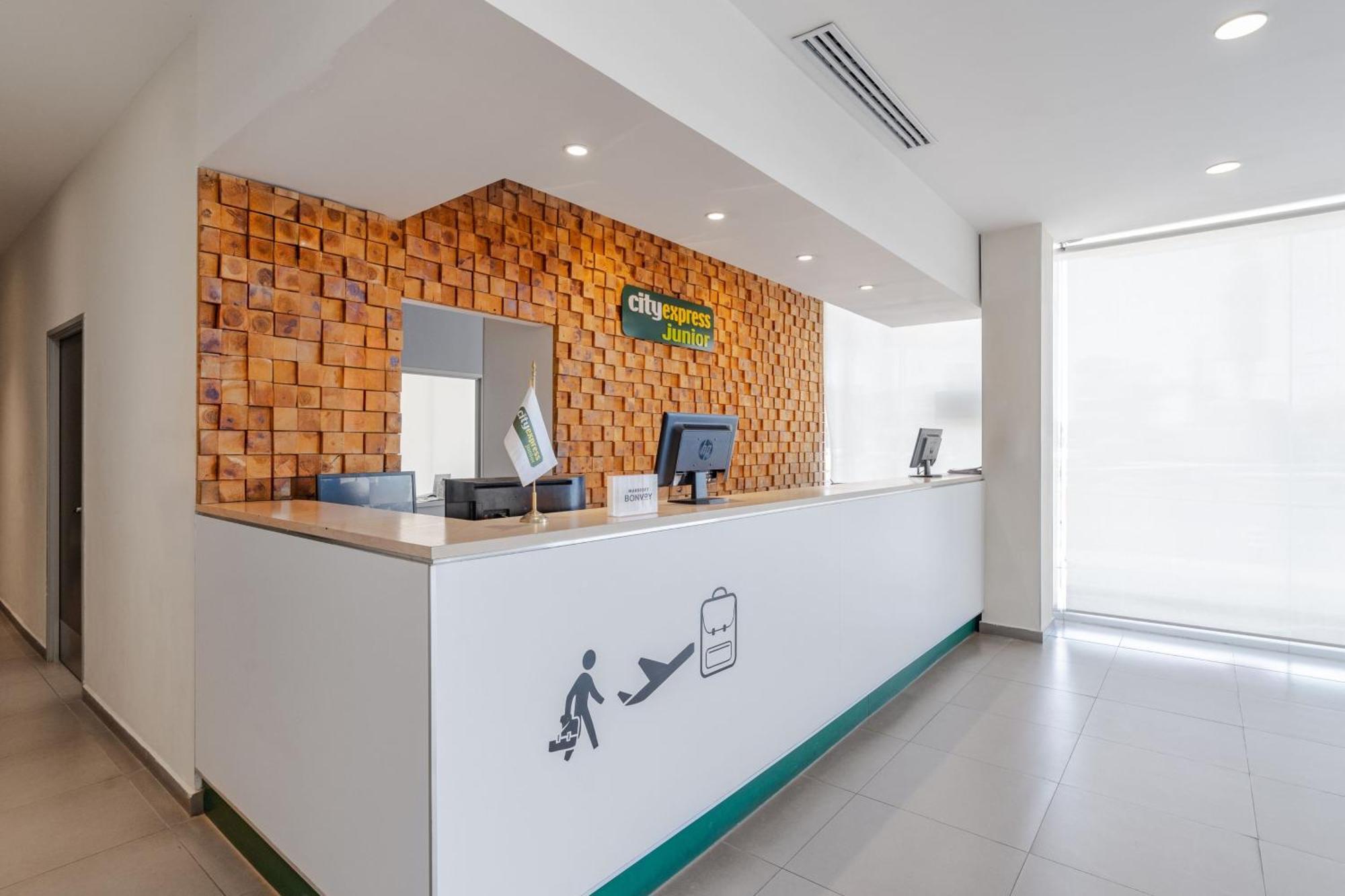 City Express Junior By Marriott Aguascalientes Centro Exterior foto